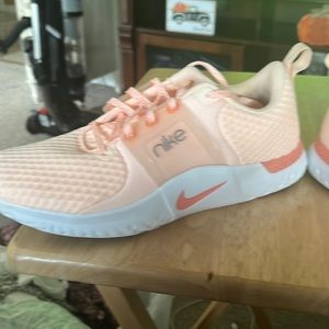 New without tags women’s size 9 Nike Renew